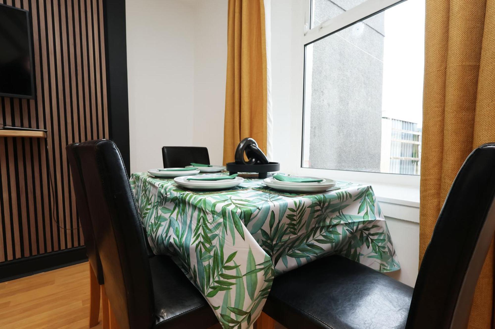 Viewing Deck, On-Street Parking, Tv In Every Room Swansea Exterior foto