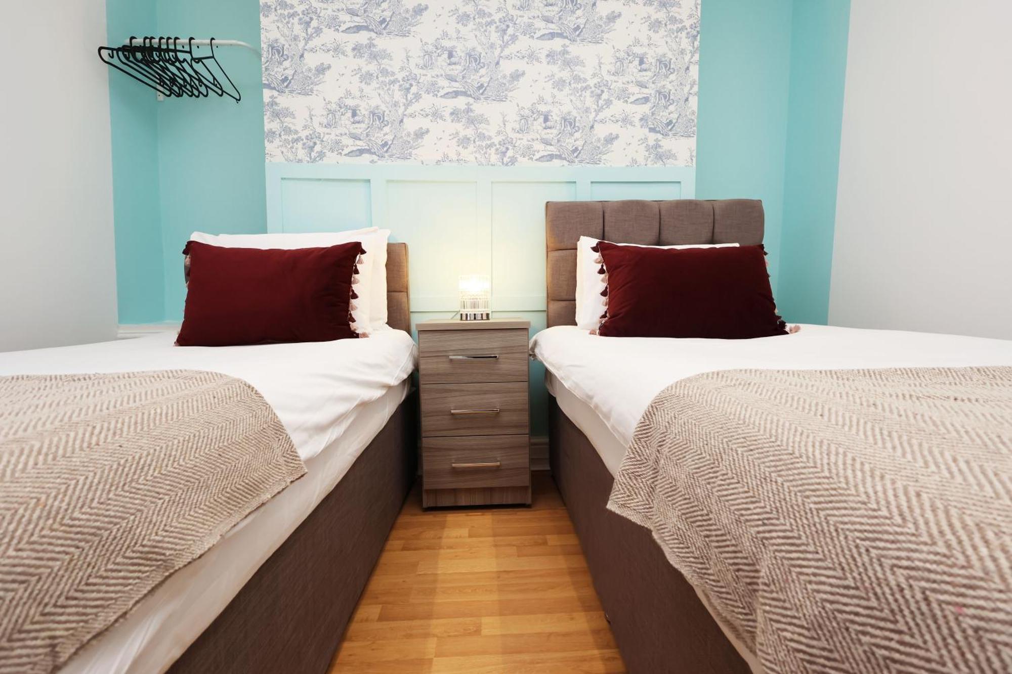 Viewing Deck, On-Street Parking, Tv In Every Room Swansea Exterior foto